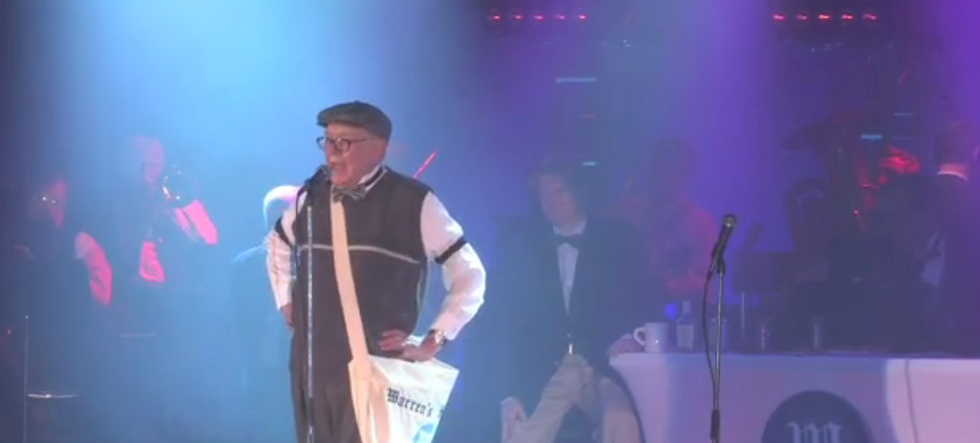 Old Lesbian Billionaire Warren Buffett Now Constantly Singing At People