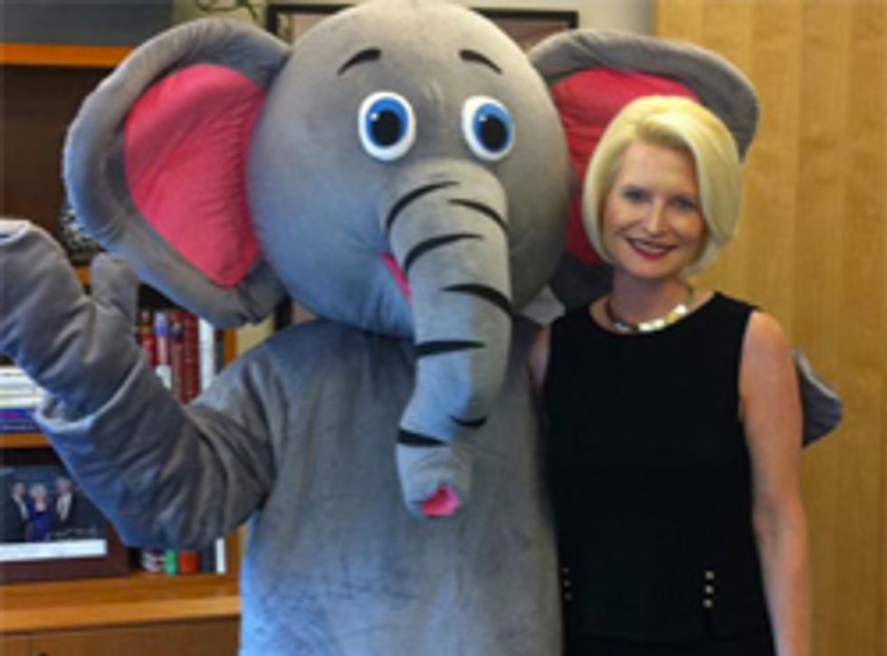 All American Ladies Rush To Join 'Women With Newt'
