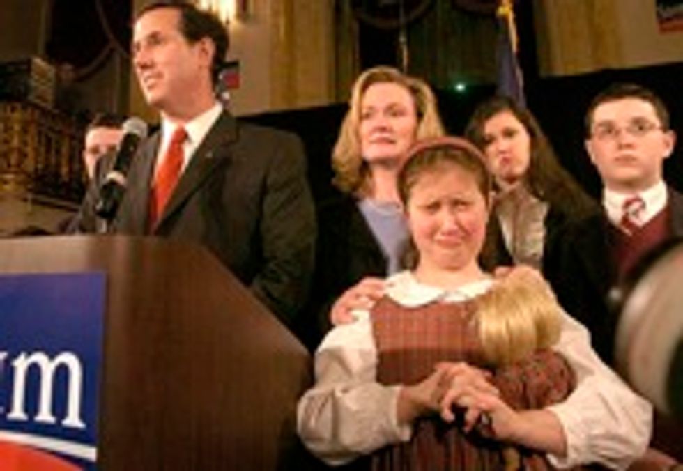 Rick Santorum Announces Candidacy To Crowd of Invisible Supporters