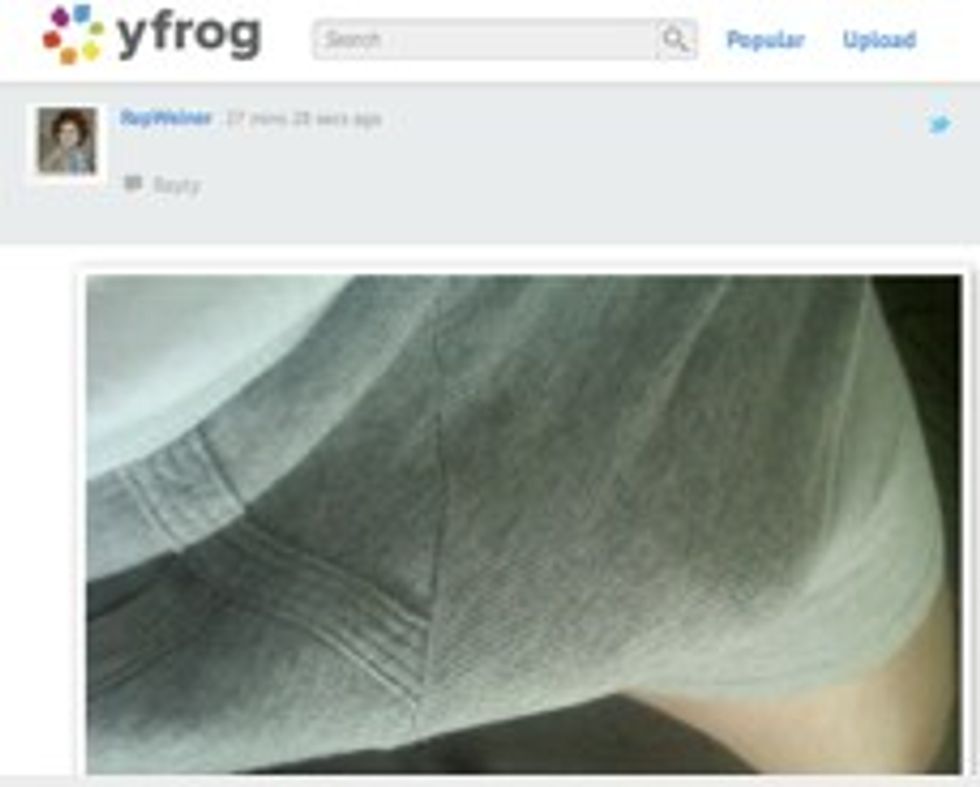Crying Anthony Weiner Sez He Sent Ladies Pix of His Weiner
