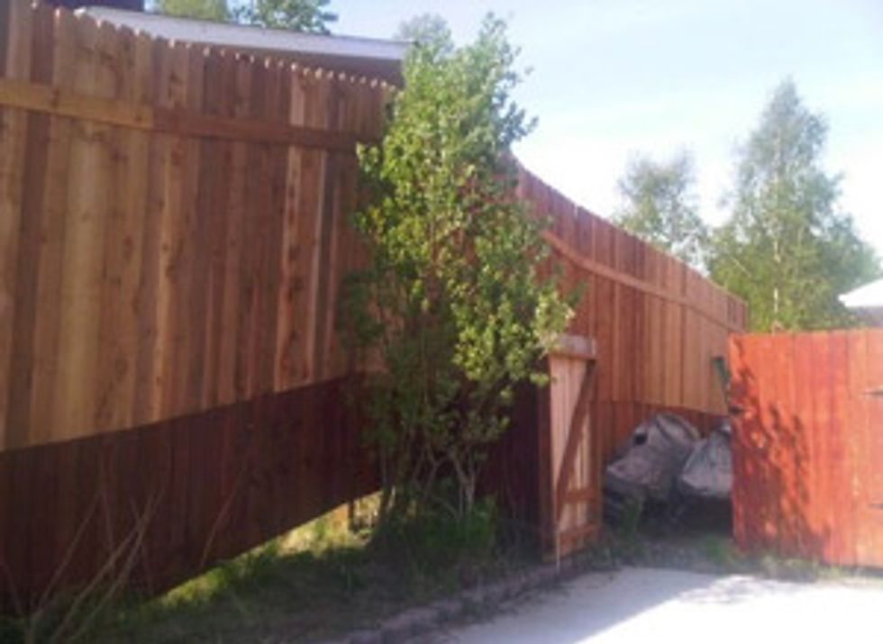 Hilarious Weirdo Leaves Comment About Sarah Palin's House (?)