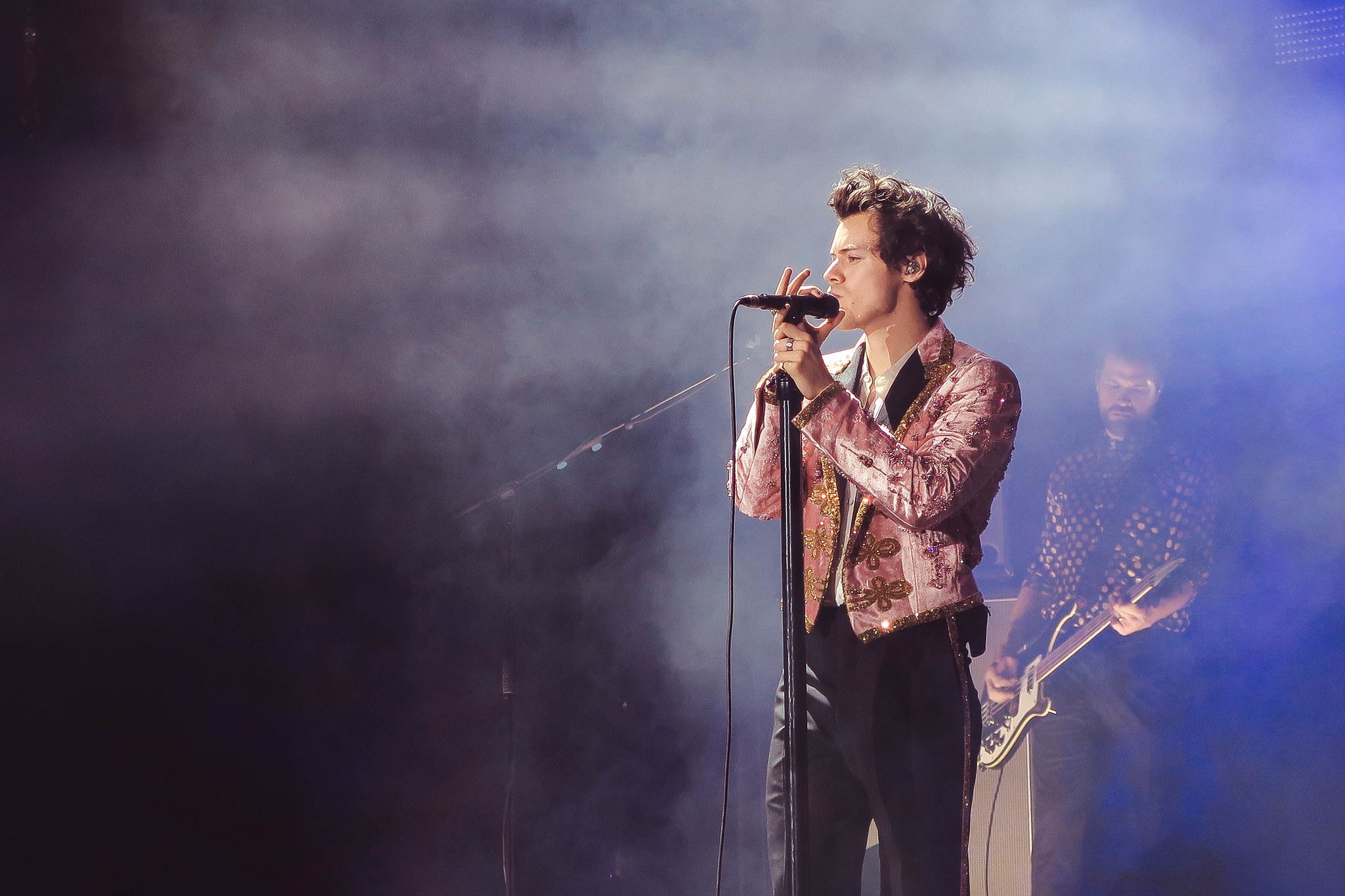 harry styles outfits tour