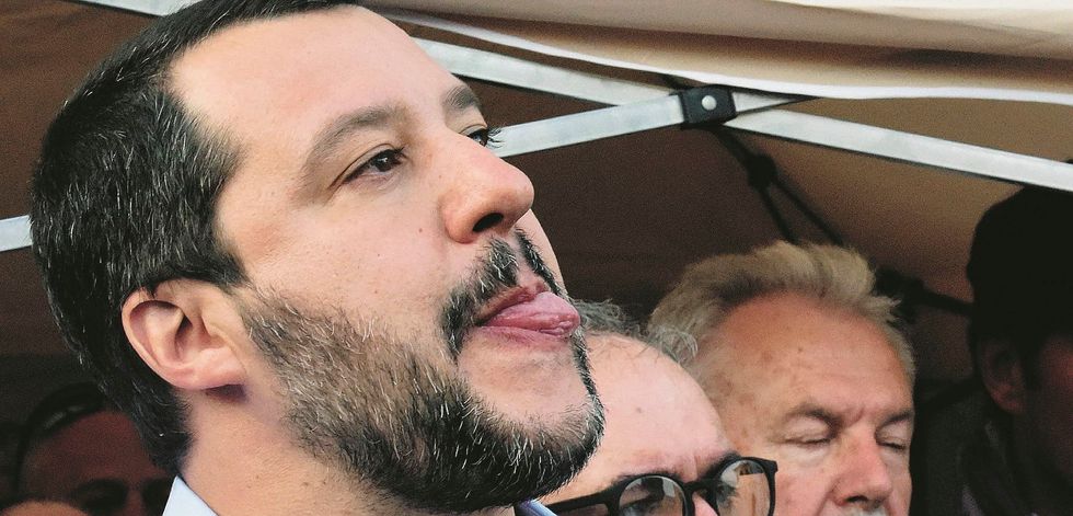 Salvini crede ancora nel governo nonostante le pugnalate dei grillini