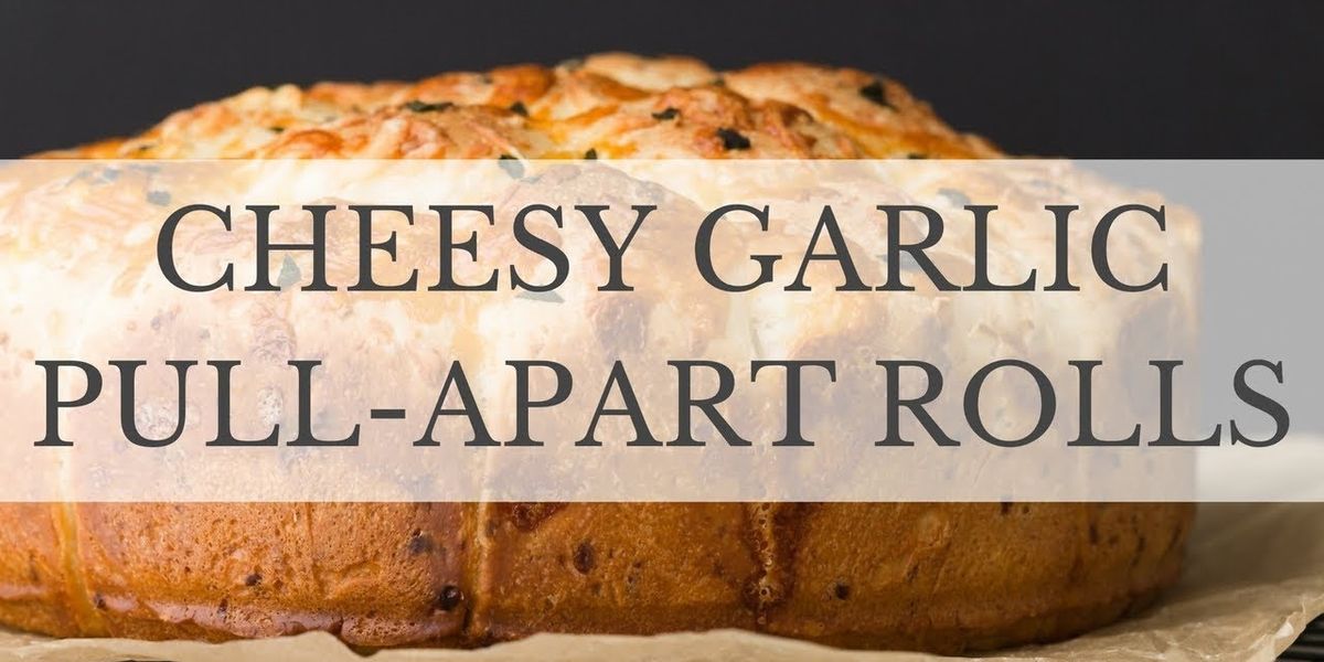 Cheesy Pull-Apart Rolls with Garlic
