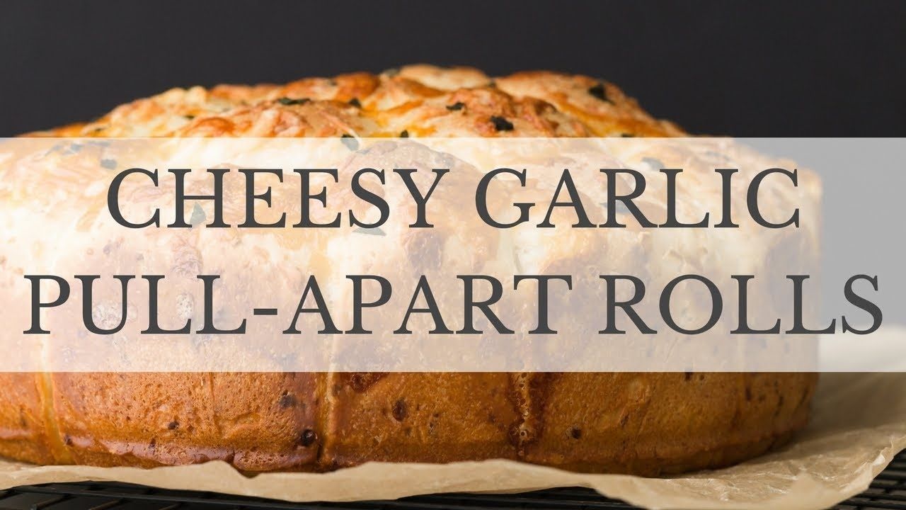 Cheesy Pull-Apart Rolls with Garlic