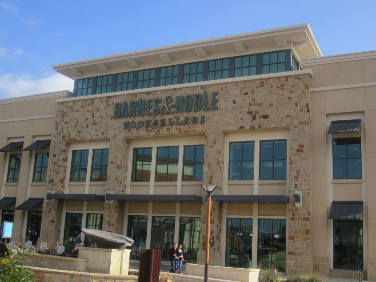 5 Reasons Barnes & Noble Is Every Book Lover's Paradise