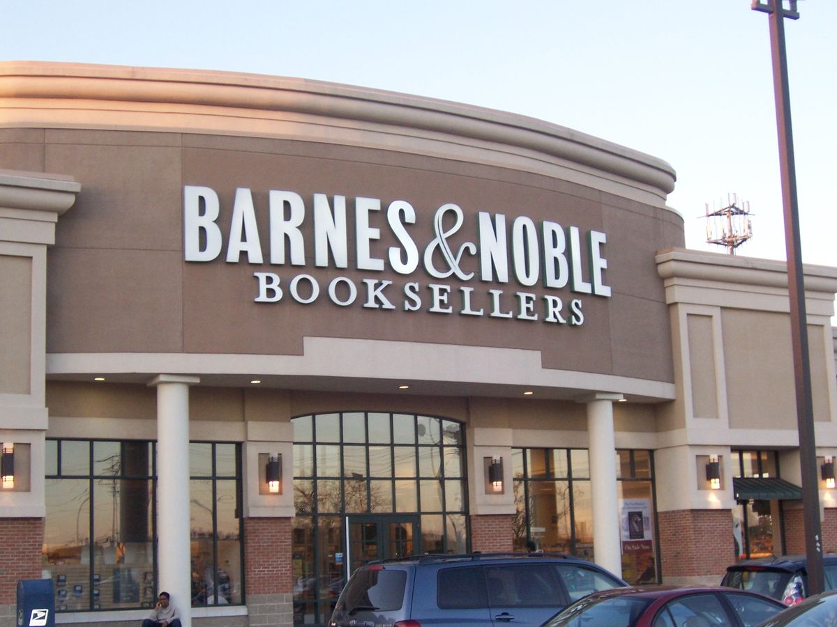 Which Bookstore Is Better: Amazon Or Barnes And Noble?