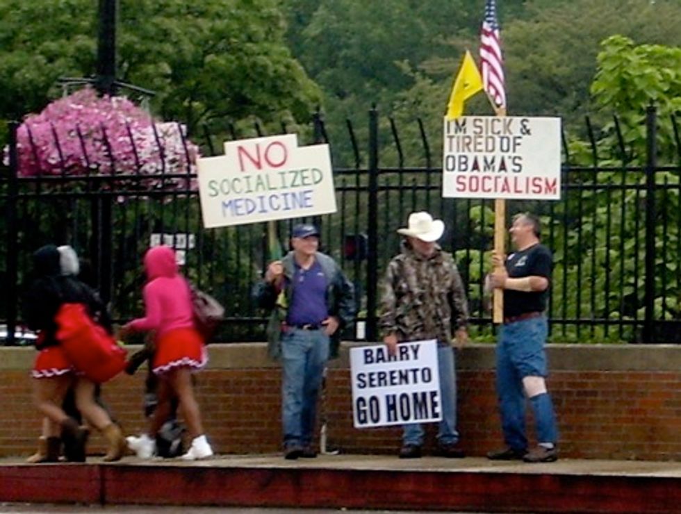 Wingnuts Protest The Tyrant 'Barry Serento'