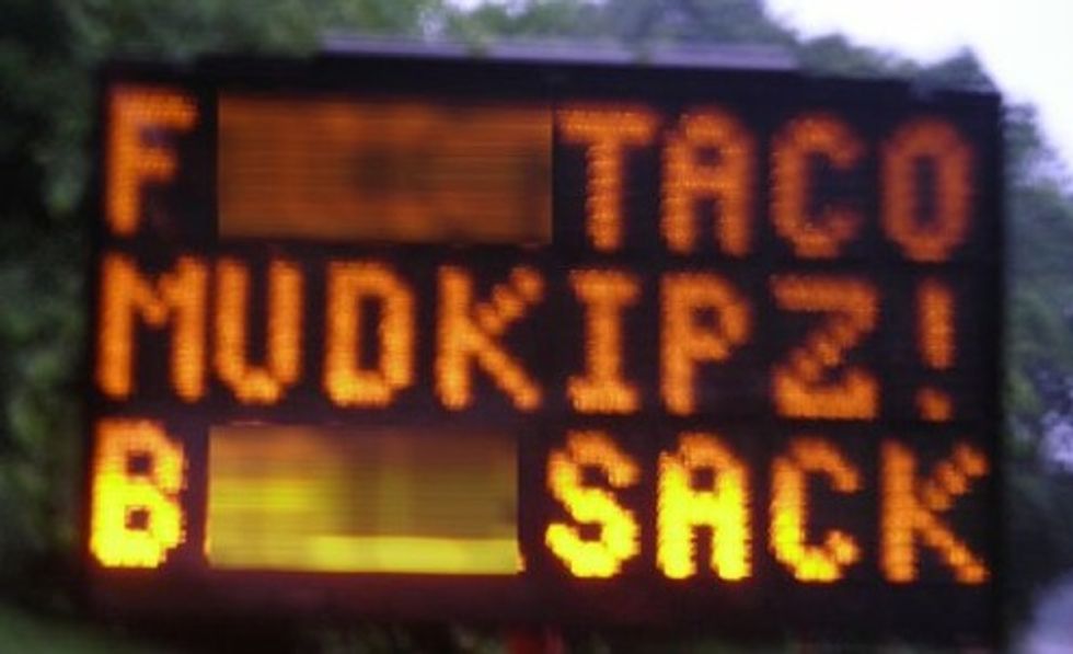 HAXORZ Leave Dumb Message On Electronic Road Sign In Virginia
