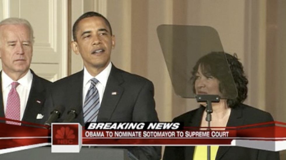 Judge Sotomayor Gets Eated By Obama's TellyPrompTERZ