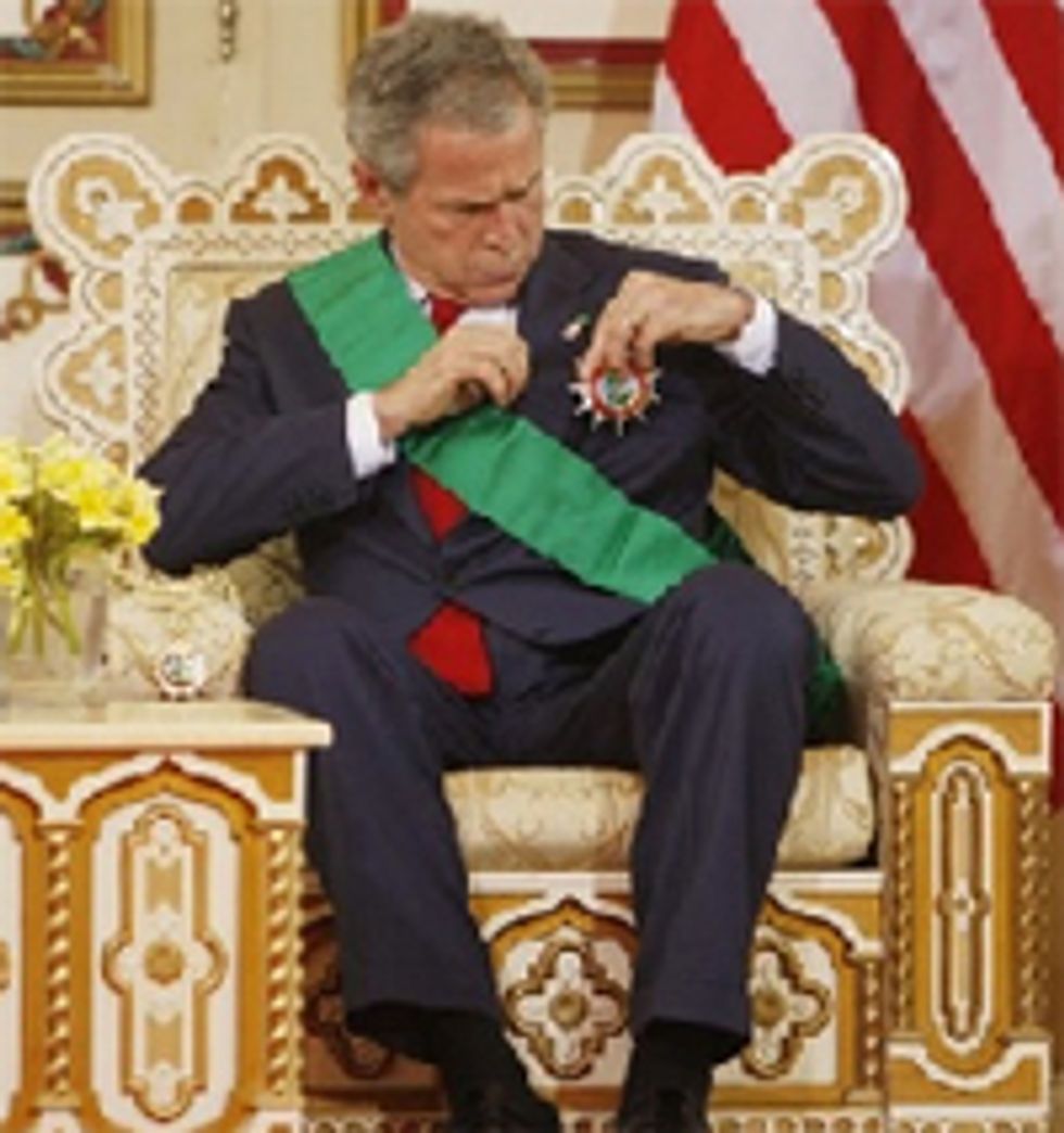 Liveblogging George W. Bush's Eight Minutes Of Satellite Fuzz