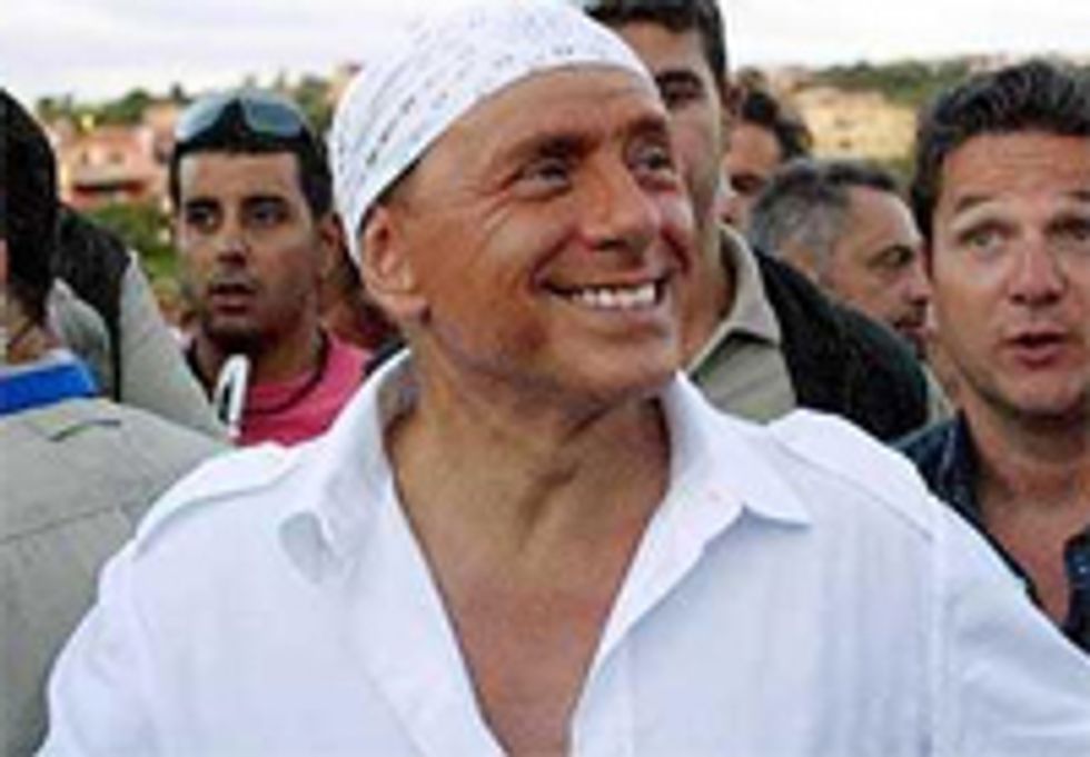 Italian PM Endorses McCain So He Can Look Younger In Relation