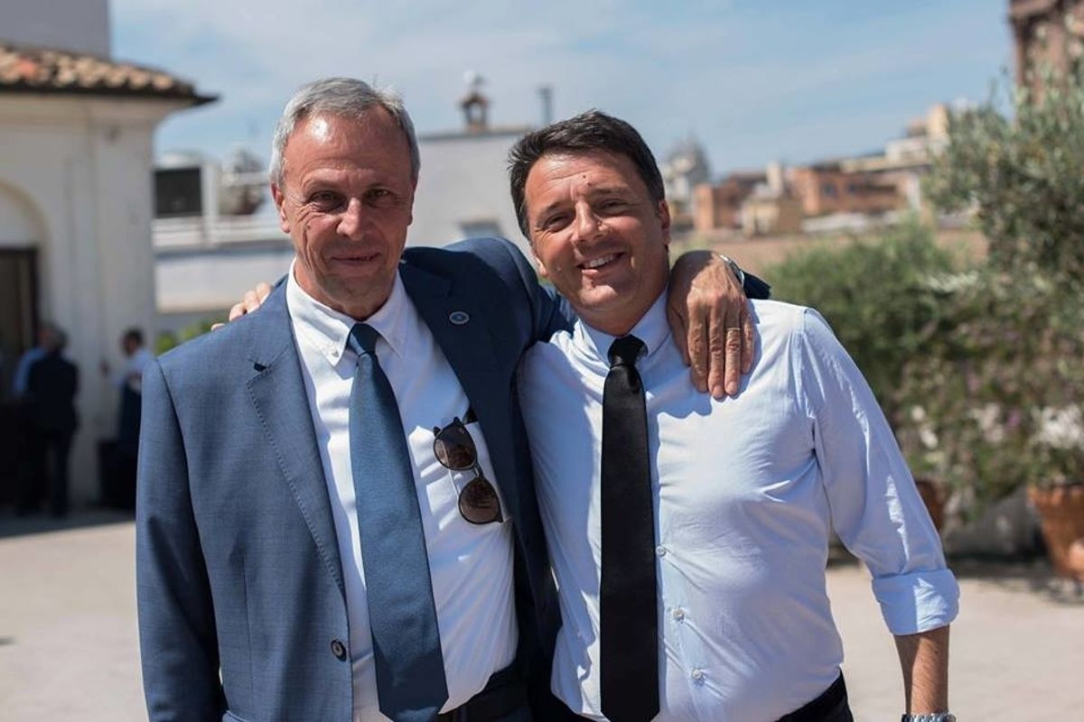 Mentre «l’Unità» cadeva a pezzi, Renzi ci piazzava il suo fotografo