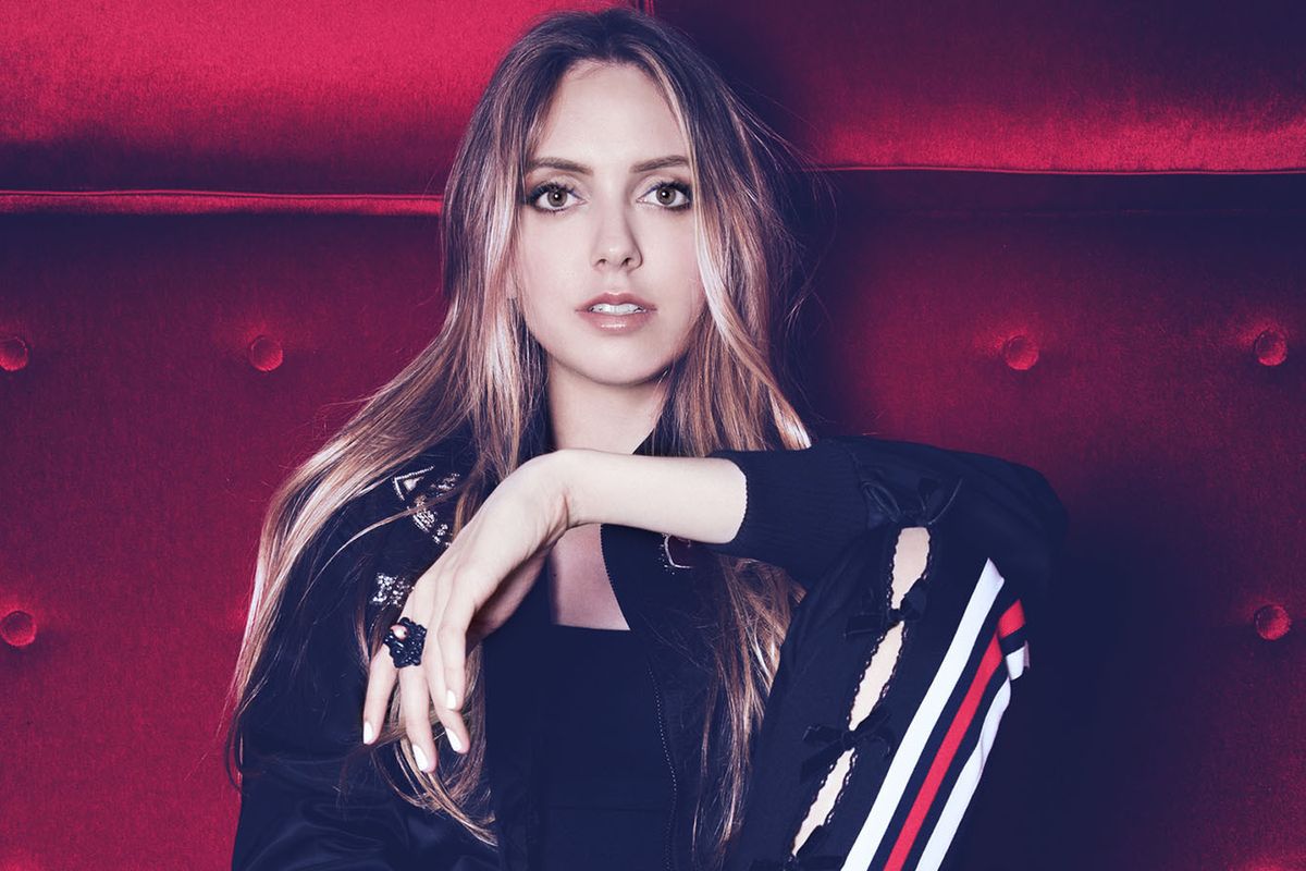 #WomanCrushWednesday | LIVVIA