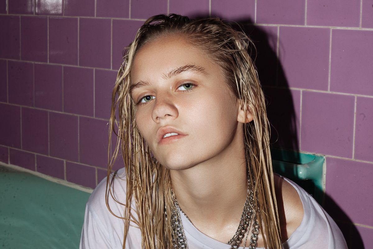 Meet Carlie Hanson: 18-Year-Old Pop Star in the Making - PAPER Magazine