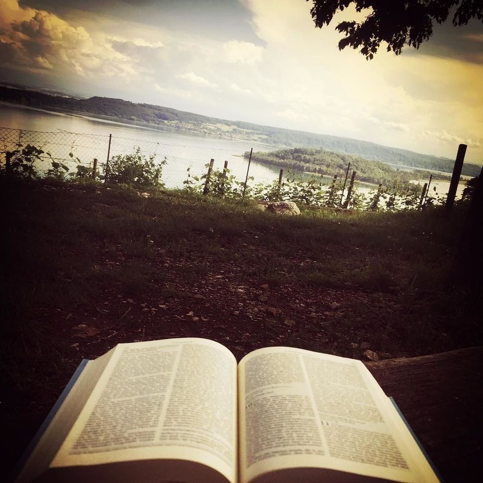 6 ways to stay committed to reading the word