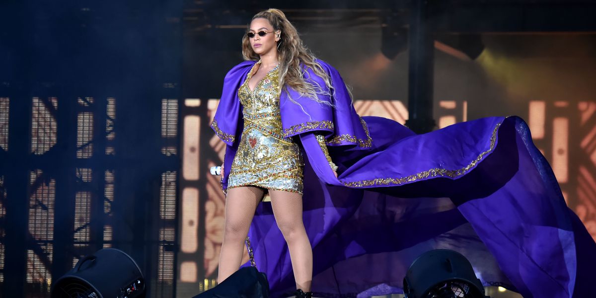 Beyoncé Experiences Serious Stage Malfunction - PAPER Magazine