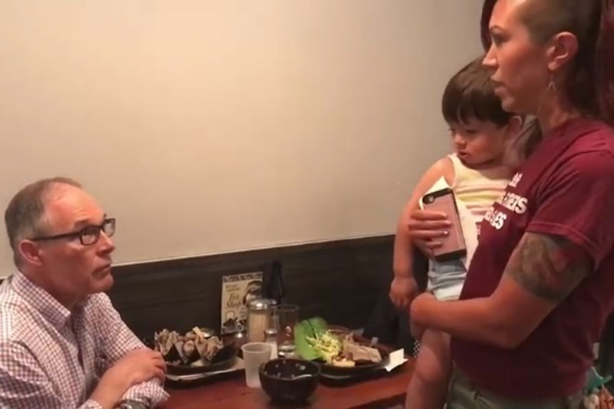 Nice Mom In Restaurant Non-Fracas Calmly Tells Scott Pruitt To GTFO