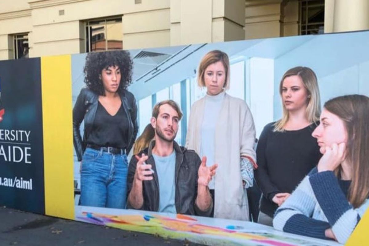 E ora ai maschi è pure vietato «spiegare le cose» alle donne