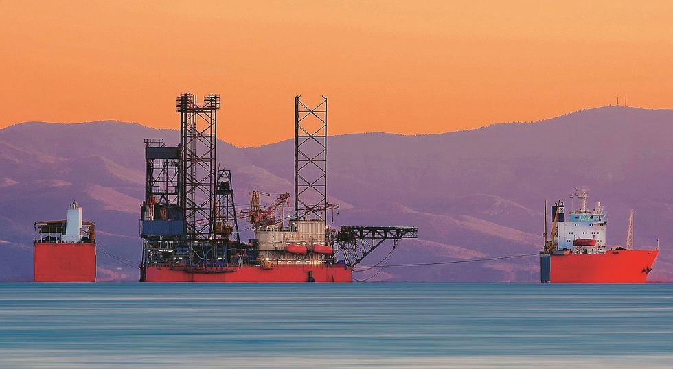 Eni torna a trivellare in Libia: schiaffo alla Francia sul gas