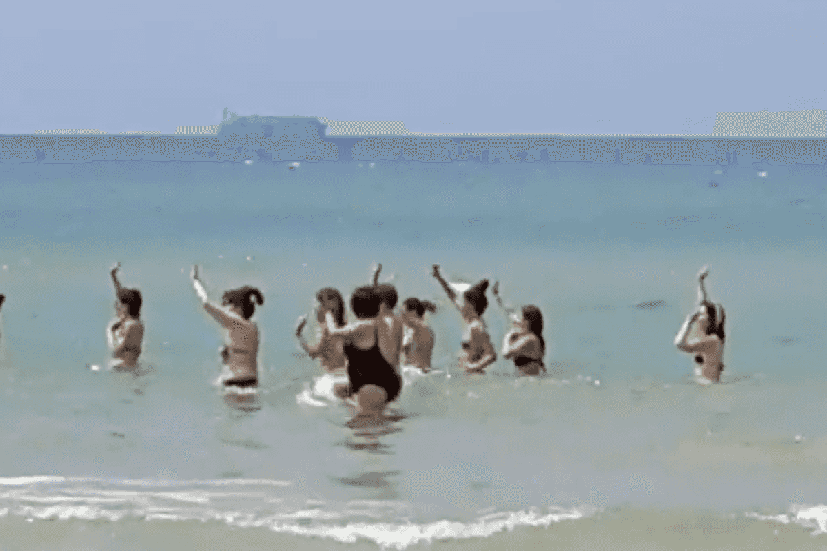 Migranti all’orizzonte: vietato fare il bagno