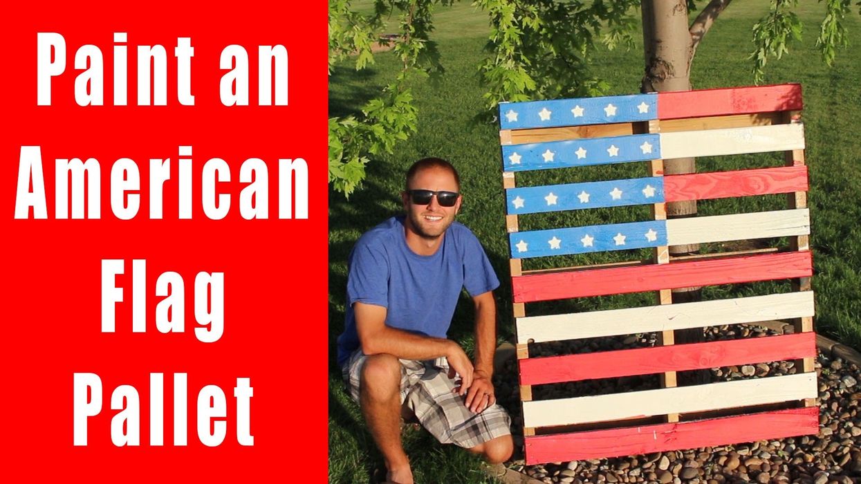Here's how to make an American flag pallet like all your Facebook friends