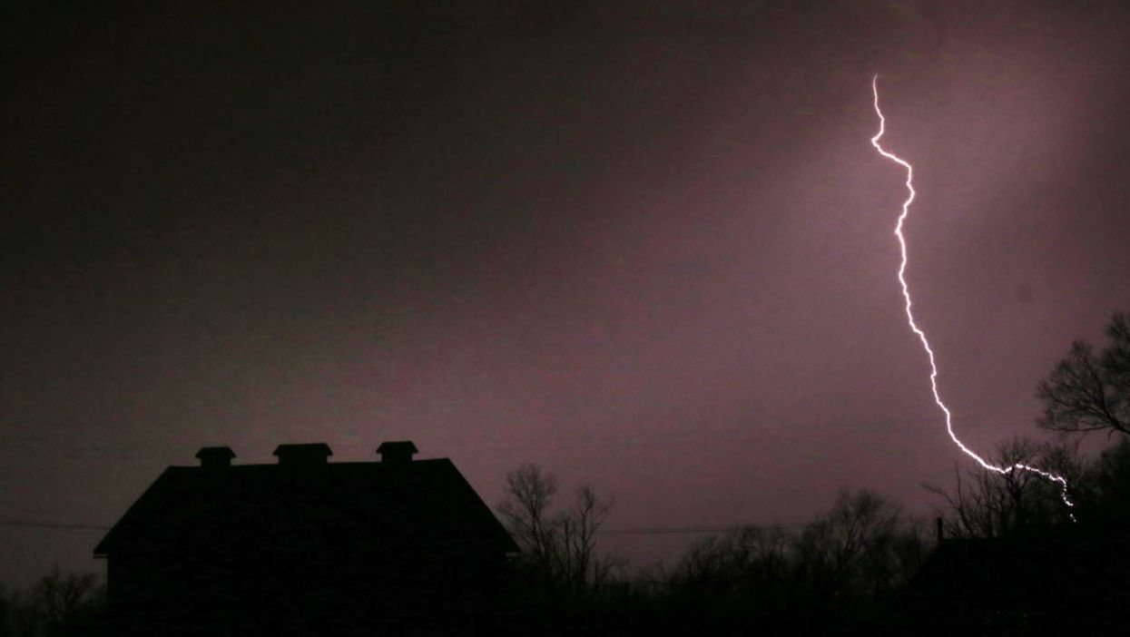 Lightning strikes yards away from Florida police officer