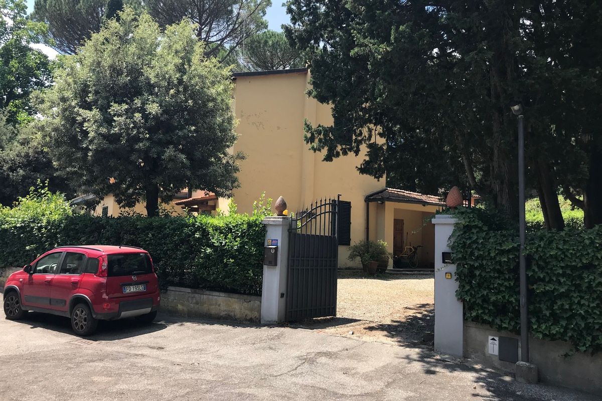 Matteo Renzi piange miseria
ma si fa la villa da 1,3 milioni
