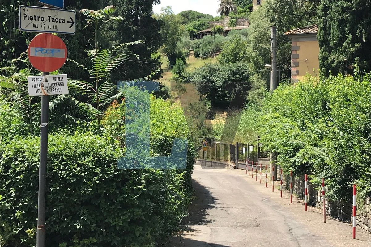 I misteri della villa di Renzi fra smentite flop e star del cinema