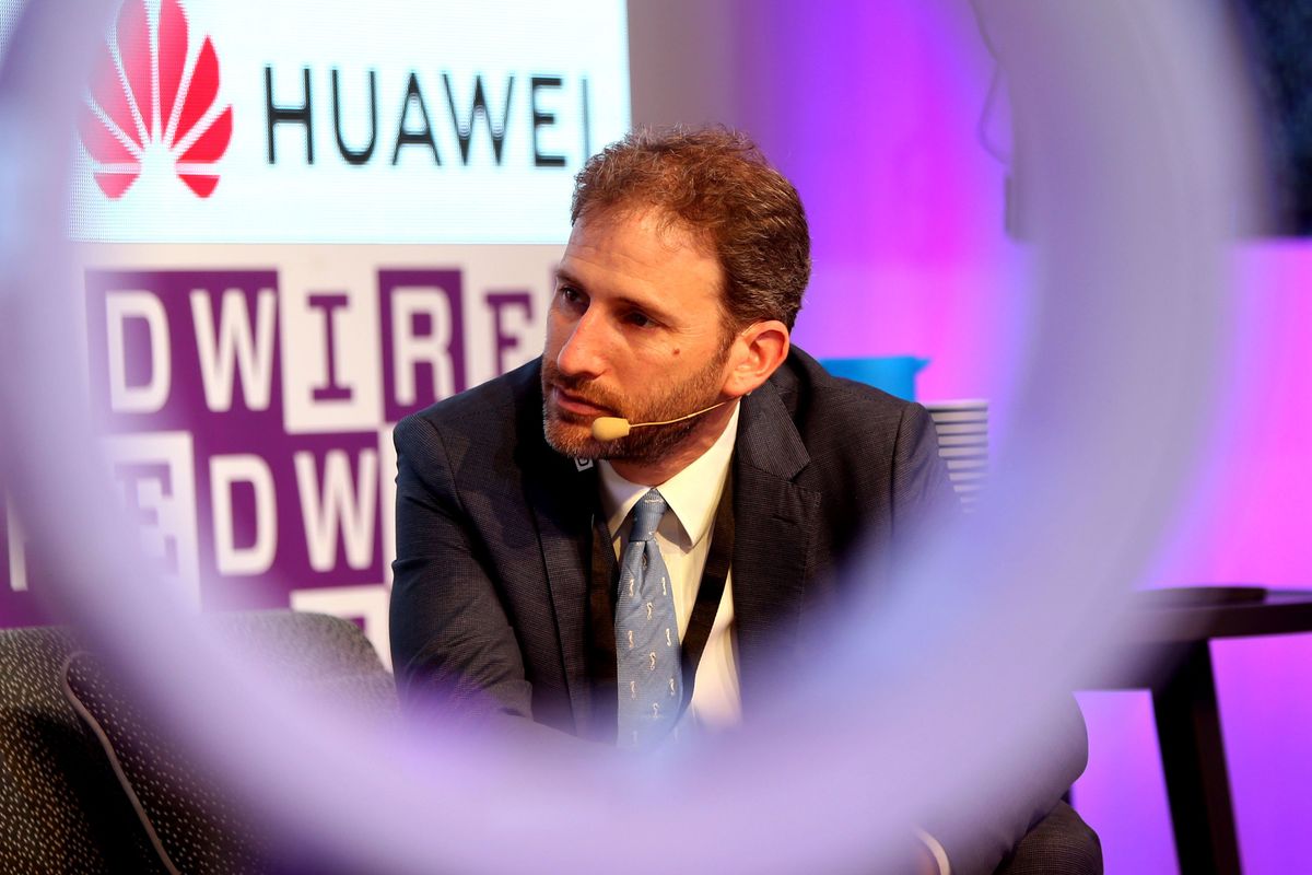 Gli onorevoli nemici di sé stessi: non fanno ciò per cui vengono eletti