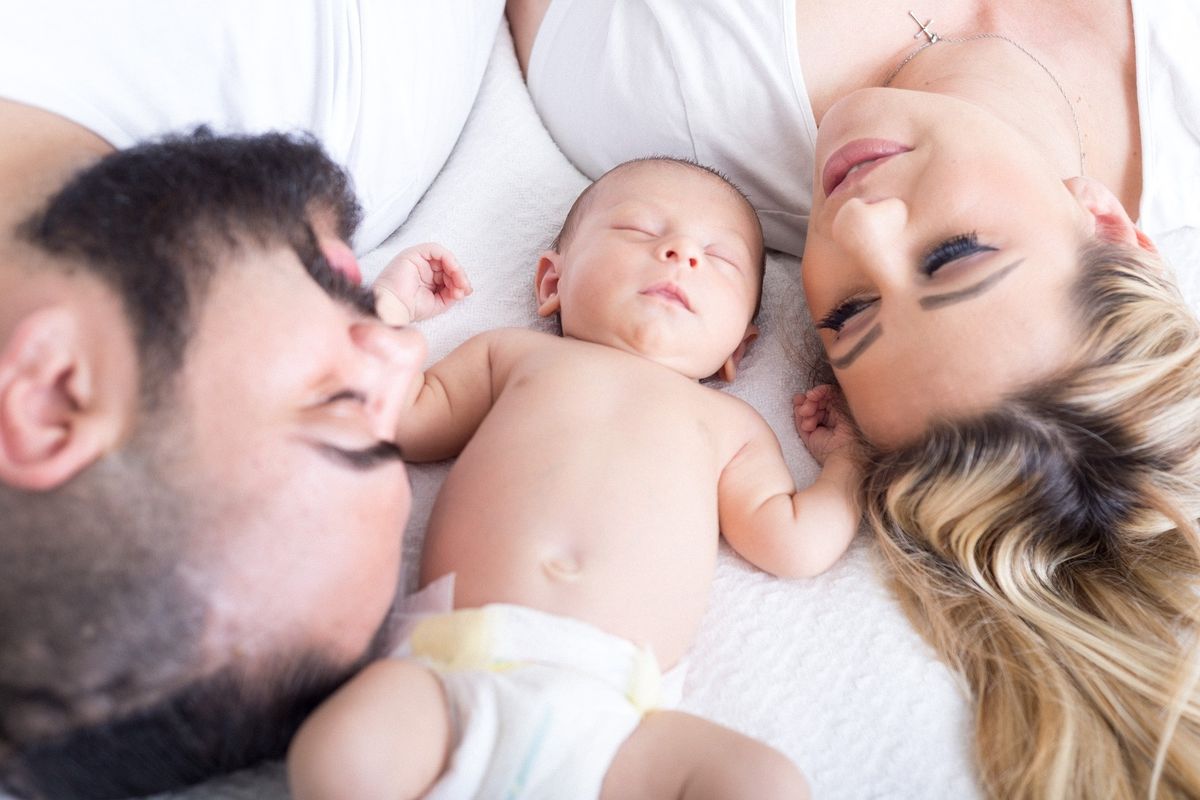 Due mamme e due papà non esistono: la legge vigente va rispettata