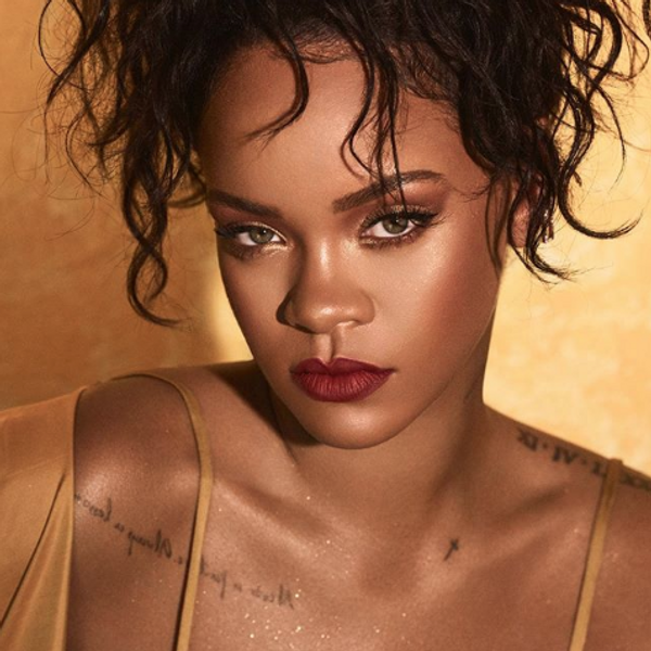 Rihanna Debuts New Asymmetrical Bob