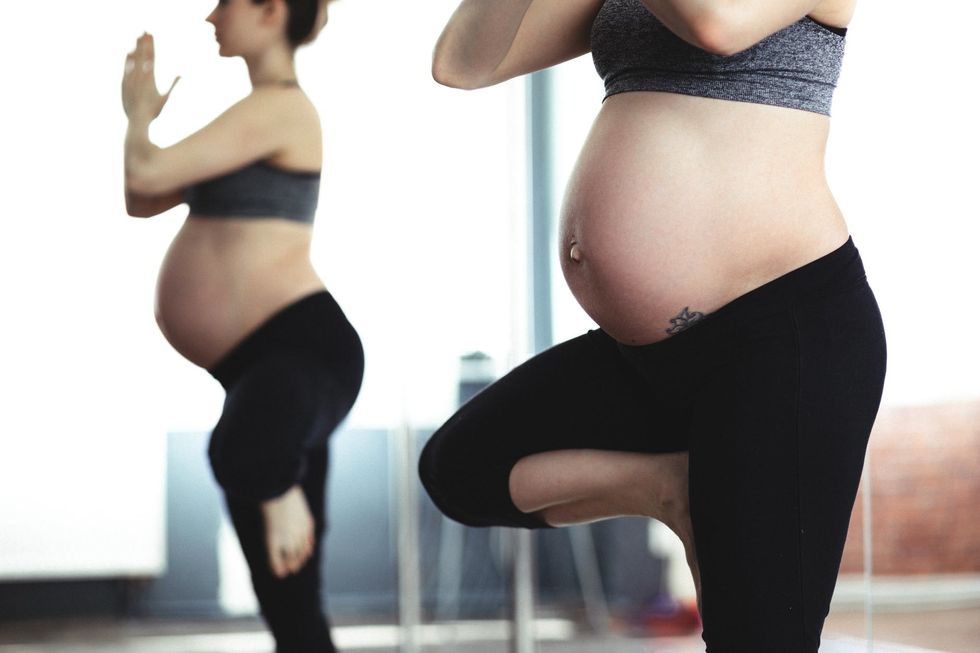 https://freestocks.org/photo/fit-pregnant-woman/