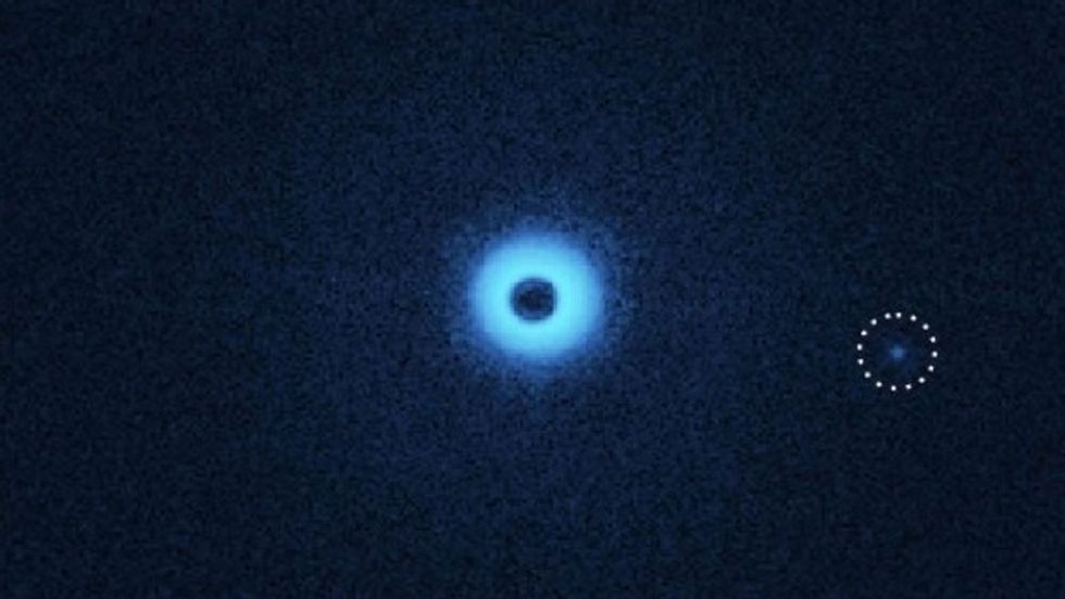A mysterious companion to the binary system CS Cha is observed. (Image: Ginski et al.)