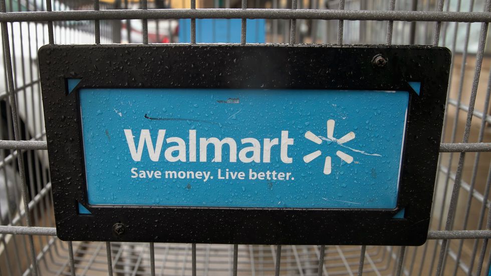 Walmart shopping cart advertising its store. (Photo:Scott Olson/Getty)