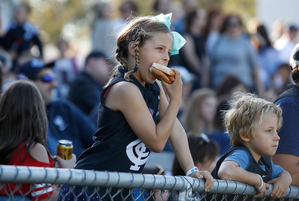 Hot dogs vs. hamburgers: which is the healthier choice?