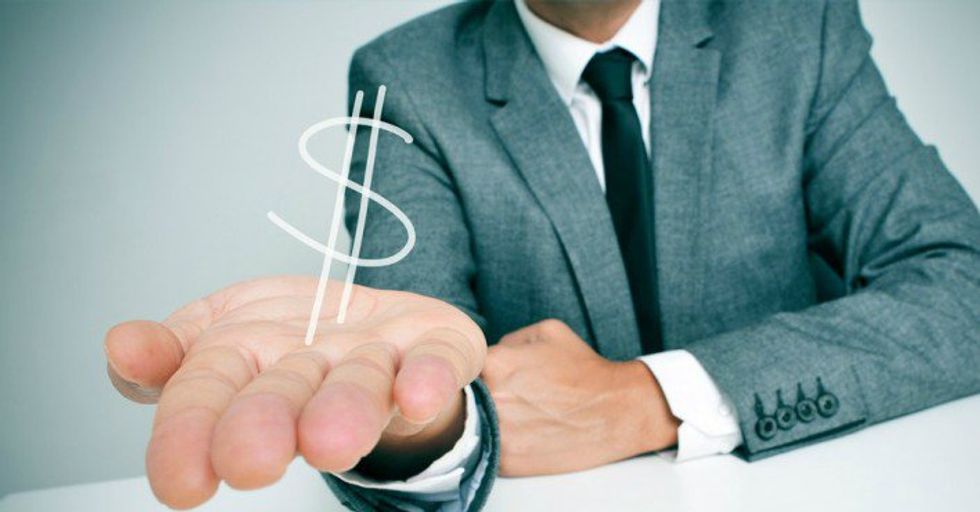 Bank Employees Share The Most Absurd Reason They've Receive From Someone Requesting A Loan
