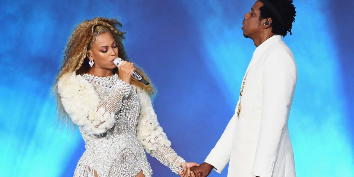 The Carters 'On the Run II' Beyoncé and JayZ Get Chased by Stage
