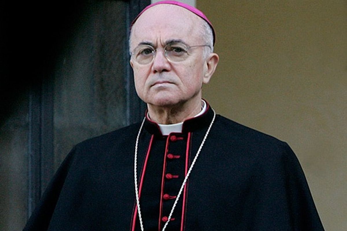 La comica gara dei vaticanisti
a smontare
la notizia choc