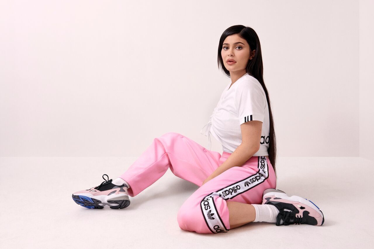 Adidas shoes on sale kylie jenner joven