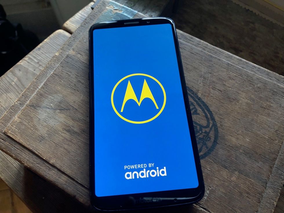 Noto Z3 Play smartphone comes with Moto voice.