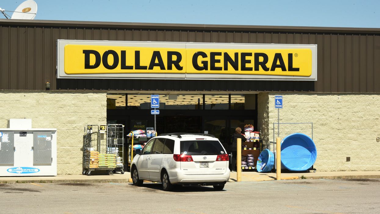 Intoxicated man arrested for bathing himself in bucket at Tennessee dollar store