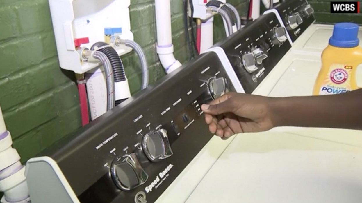 High School Principal Installs Free Laundromat For Students Bullied Because Of Dirty Clothes  ❤️