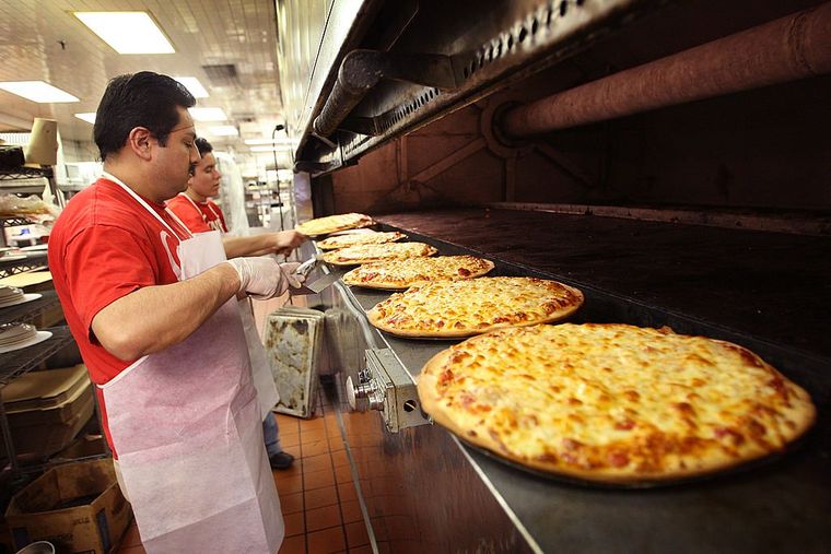 The Science Is In You Should Always Order The Biggest Pizza Big Think