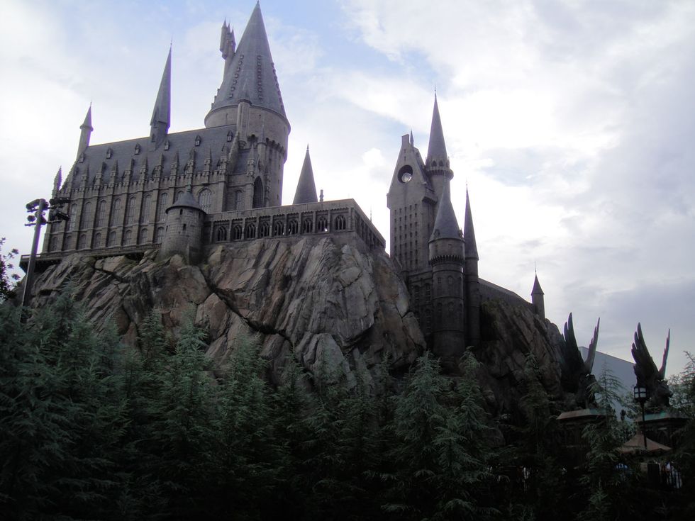 https://commons.wikimedia.org/wiki/File:Universal-Islands-of-Adventure-Harry-Potter-Castle-9182.jpg