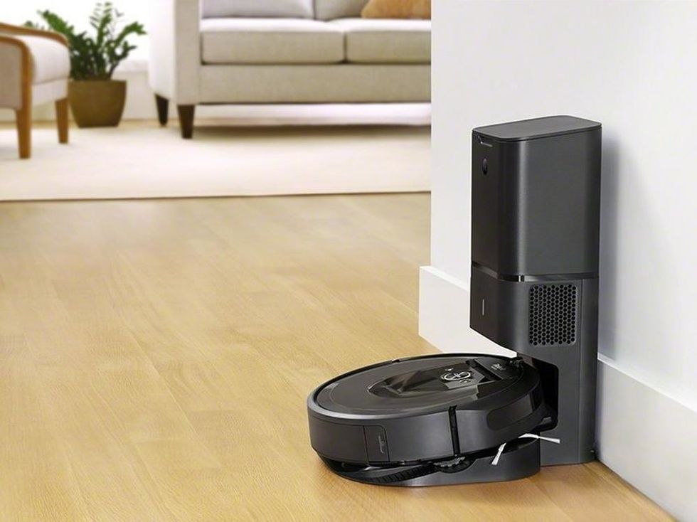 iRobot Roomba i7+ robotic vacuum can empty its own dustbin Gearbrain
