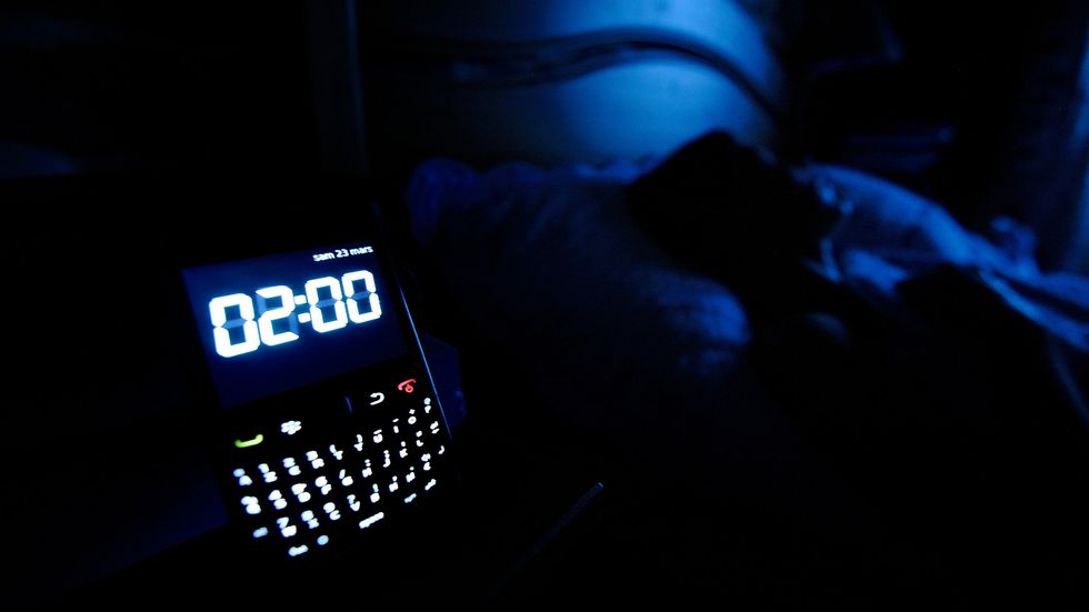 What Happens When We Check Our Smartphones before Bed?