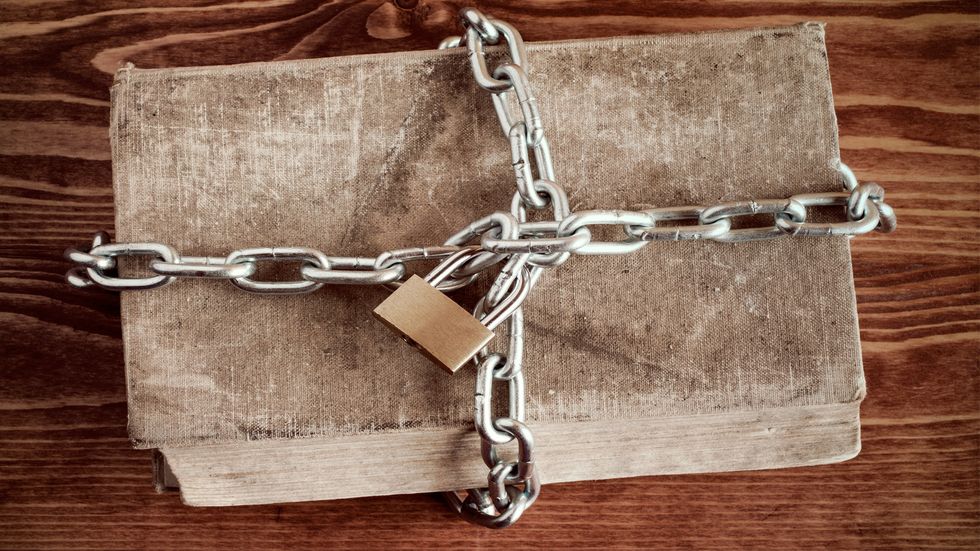The Academic Publishing Scandal in Two Minutes