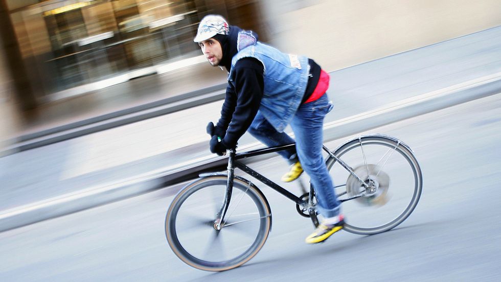 NEW YORK: A bicycle messenger rides during Monster Track 2006 in New York City. (Photo by Scott Gries/Getty Images)
