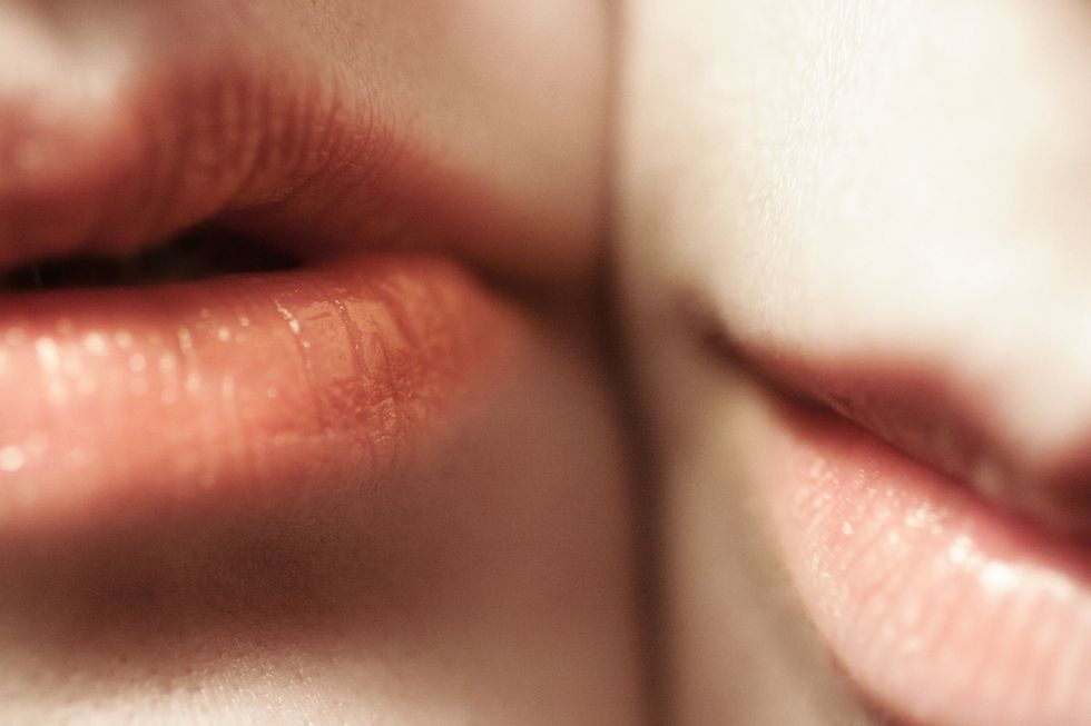 Two mouths close together